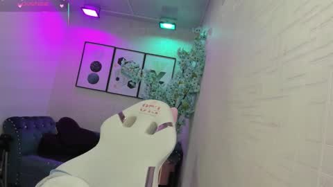 Theia  online show from March 3, 2026, 12:33 pm