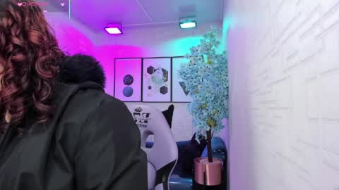 Theia  online show from April 14, 2026, 12:55 pm