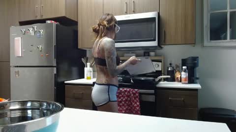 leilaaaa online show from June 6, 2026, 1:32 am