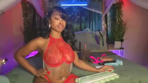 Snapshot of thelovelybrown chatting on November 22, 2025, 3:05 am thelovelybrown online show from November 22, 2025, 3:05 am