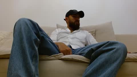 Snapshot of themonarchgoat chatting on December 17, 2025, 4:24 pm TheMonarchGoat online show from December 17, 2025, 4:24 pm