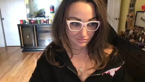 Snapshot of themrsnelson chatting on December 18, 2024, 6:57 pm Cach Nelson online show from December 18, 2024, 6:57 pm