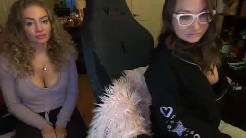 Snapshot of themrsnelson chatting on December 31, 2024, 10:12 pm Cach Nelson online show from December 31, 2024, 10:12 pm