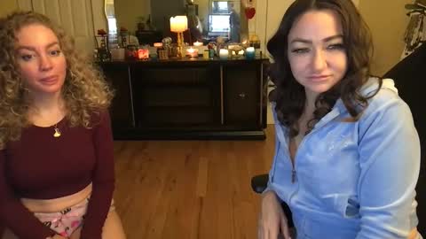 Snapshot of themrsnelson chatting on January 2, 2025, 7:44 am Cach Nelson online show from January 2, 2025, 7:44 am