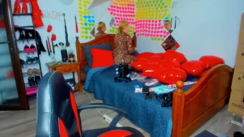 Snapshot of thenaughtygf chatting on February 12, 2026, 11:00 pm thenaughtygf online show from February 12, 2026, 11:00 pm
