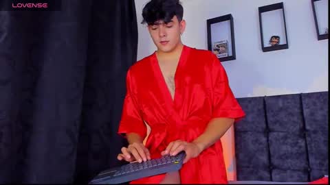 Snapshot of theo_nox chatting on October 18, 2025, 11:55 am theo_nox online show from October 18, 2025, 11:55 am