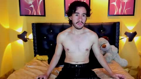 Snapshot of theo_riviera chatting on May 19, 2026, 1:39 pm theo_riviera online show from May 19, 2026, 1:39 pm