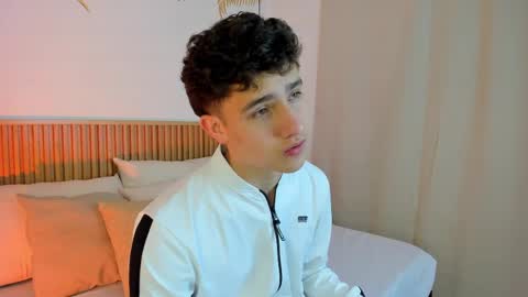  THEO- MATEO  online show from December 12, 2024, 11:18 am