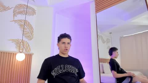  THEO- MATEO  online show from December 23, 2024, 3:33 pm