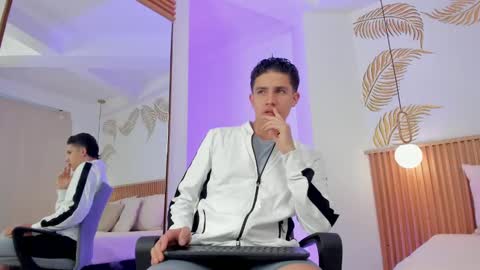  THEO- MATEO  online show from December 27, 2024, 11:28 am