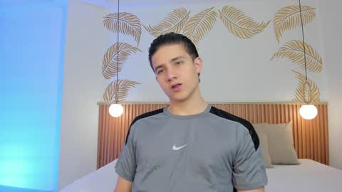  THEO- MATEO  online show from January 10, 2025, 1:31 pm