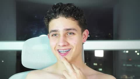  THEO- MATEO  online show from February 12, 2025, 11:30 pm