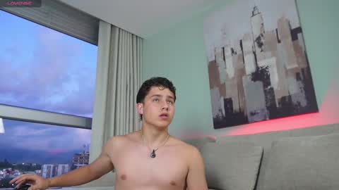  THEO- MATEO  online show from September 13, 2025, 11:04 pm