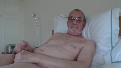 Snapshot of theowlandthe chatting on January 13, 2025, 2:32 pm theowlandthe online show from January 13, 2025, 2:32 pm