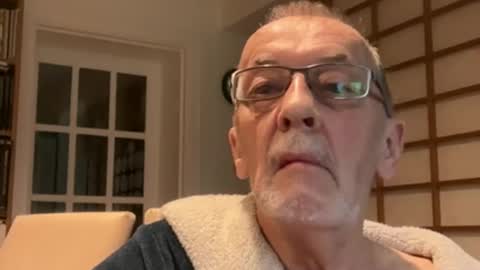 Snapshot of theowlandthe chatting on February 1, 2025, 8:29 am theowlandthe online show from February 1, 2025, 8:29 am