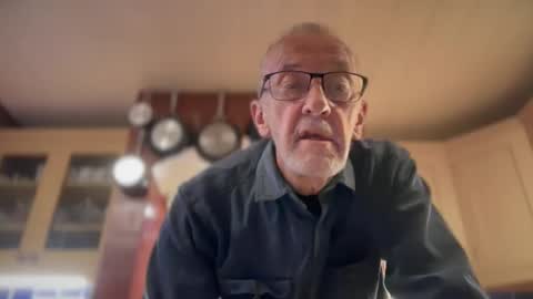 Snapshot of theowlandthe chatting on October 5, 2025, 5:22 pm theowlandthe online show from October 5, 2025, 5:22 pm