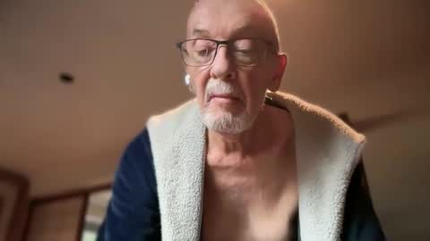 Snapshot of theowlandthe chatting on February 6, 2026, 10:07 am theowlandthe online show from February 6, 2026, 10:07 am