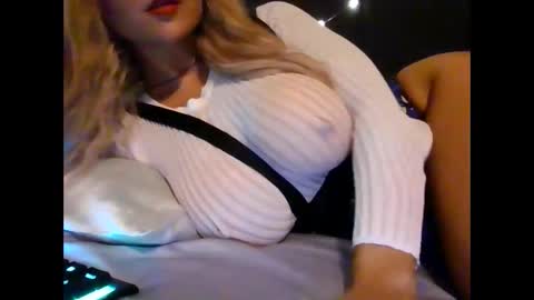 Snapshot of thepeachprincess chatting on March 3, 2025, 7:39 pm the peach princess online show from March 3, 2025, 7:39 pm