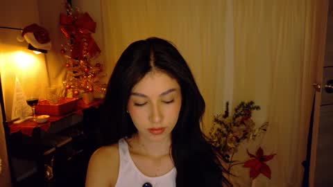 Snapshot of therose_mar chatting on December 15, 2025, 12:26 am Mar online show from December 15, 2025, 12:26 am