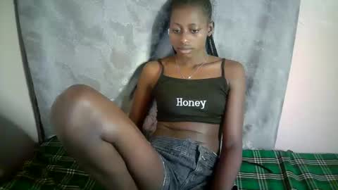 Snapshot of therry_heart chatting on October 19, 2025, 8:53 pm hearty online show from October 19, 2025, 8:53 pm