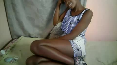 Snapshot of therry_heart chatting on October 28, 2025, 6:43 pm hearty online show from October 28, 2025, 6:43 pm