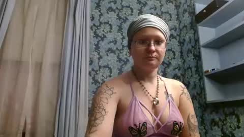 Snapshot of thesirenscall chatting on December 15, 2025, 3:11 am Siren of the Fae online show from December 15, 2025, 3:11 am