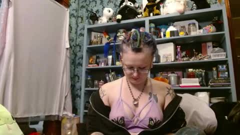 Snapshot of thesirenscall chatting on December 20, 2025, 3:35 am Siren of the Fae online show from December 20, 2025, 3:35 am