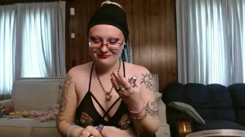Snapshot of thesirenscall chatting on April 17, 2026, 7:17 pm Siren of the Fae online show from April 17, 2026, 7:17 pm