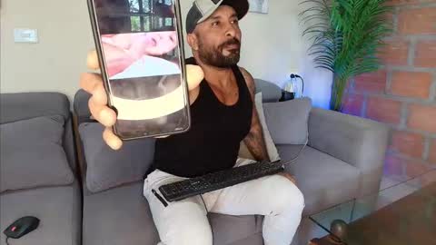 Snapshot of thestraightroom chatting on March 9, 2026, 6:23 pm thestraightroom online show from March 9, 2026, 6:23 pm