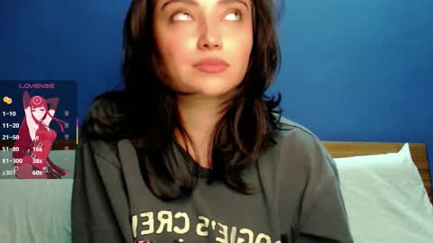 Snapshot of thesweethari chatting on December 15, 2025, 1:10 am I dont do real meetings My bio online show from December 15, 2025, 1:10 am