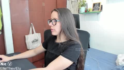 Nicole online show from November 6, 2025, 2:07 pm