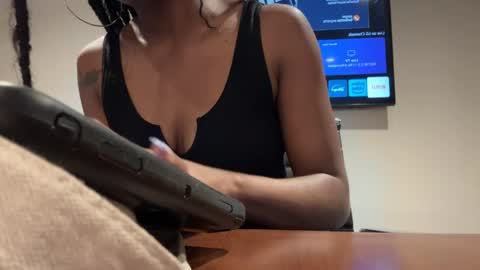Snapshot of thevixensapphire chatting on April 15, 2026, 11:38 pm Sapphire the Vixen online show from April 15, 2026, 11:38 pm