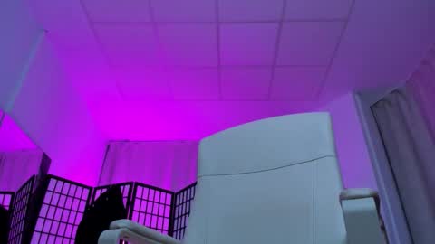 Snapshot of thewizardli chatting on February 2, 2026, 5:44 pm Liz online show from February 2, 2026, 5:44 pm