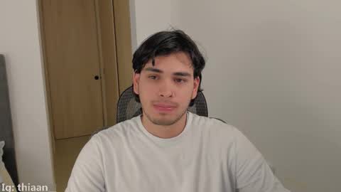 thiaan__ online show from December 5, 2025, 2:42 am