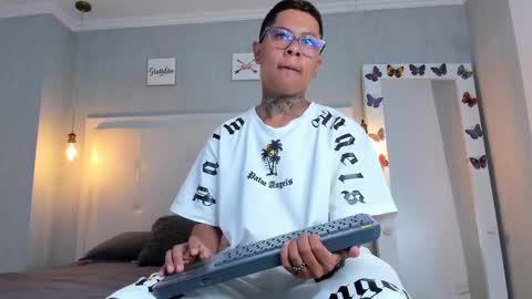 Snapshot of thiago_box chatting on March 9, 2025, 3:49 pm Thiago online show from March 9, 2025, 3:49 pm