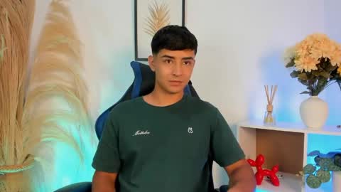 Snapshot of thiago_connor21 chatting on April 21, 2026, 11:51 pm Thiago online show from April 21, 2026, 11:51 pm