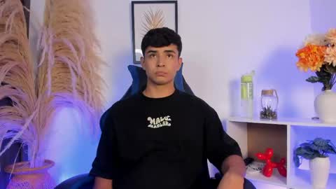 Snapshot of thiago_connor21 chatting on May 17, 2026, 11:45 pm Thiago online show from May 17, 2026, 11:45 pm