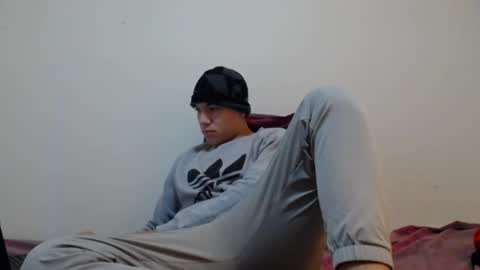 Snapshot of thiago_hot_boy chatting on December 17, 2024, 9:50 am Thiago independent model online show from December 17, 2024, 9:50 am
