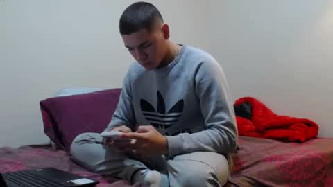Snapshot of thiago_hot_boy chatting on December 17, 2024, 12:54 pm Thiago independent model online show from December 17, 2024, 12:54 pm