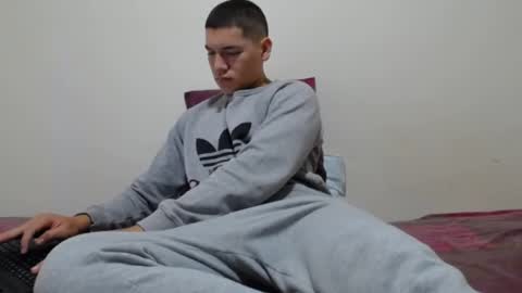 Snapshot of thiago_hot_boy chatting on December 27, 2024, 11:06 am Thiago independent model online show from December 27, 2024, 11:06 am