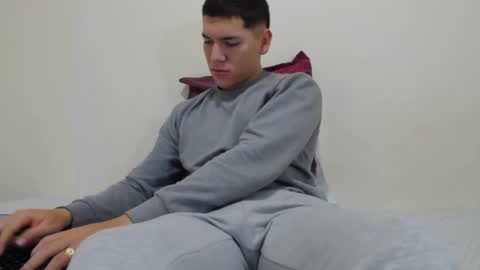 Snapshot of thiago_hot_boy chatting on January 24, 2025, 9:49 am Thiago independent model online show from January 24, 2025, 9:49 am