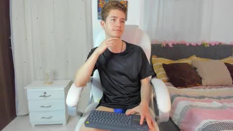 Snapshot of thiago_james69 chatting on November 22, 2025, 3:16 am Manuel online show from November 22, 2025, 3:16 am