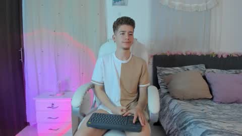 Snapshot of thiago_james69 chatting on December 16, 2025, 5:56 am Manuel online show from December 16, 2025, 5:56 am