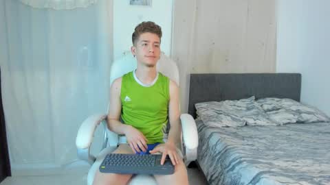 Snapshot of thiago_james69 chatting on December 18, 2025, 2:06 am Manuel online show from December 18, 2025, 2:06 am