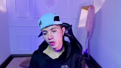 thiago_n_sam online show from October 19, 2025, 10:54 pm