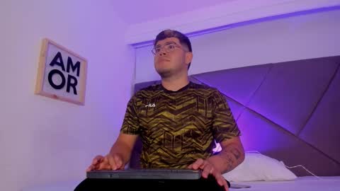 thiago_occonor online show from November 3, 2025, 7:59 pm