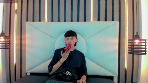 thiago_twink38 online show from April 23, 2026, 4:46 am