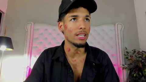 ThiagoFerreti online show from October 24, 2025, 9:44 pm