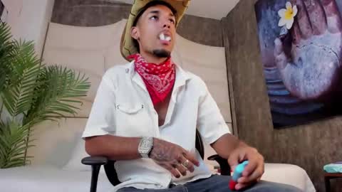 Snapshot of thiagoferreti_ chatting on October 28, 2025, 7:27 pm ThiagoFerreti online show from October 28, 2025, 7:27 pm