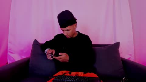 Snapshot of thiagoferreti_ chatting on November 13, 2025, 7:57 pm ThiagoFerreti online show from November 13, 2025, 7:57 pm